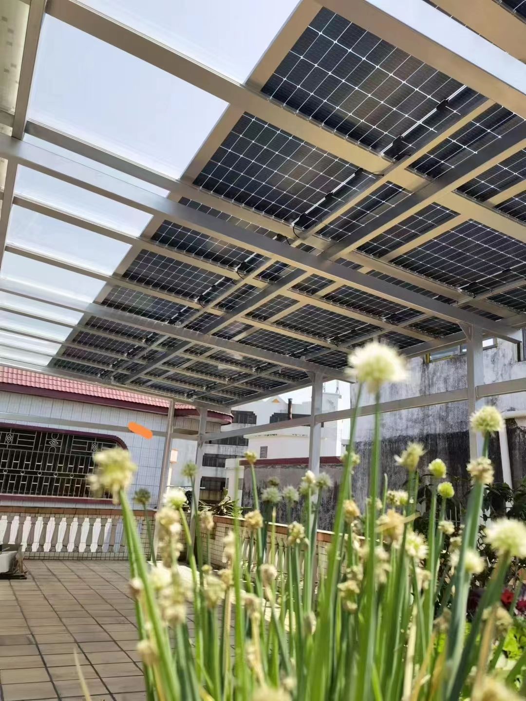 新野别墅家用屋顶太阳能发电系统安装